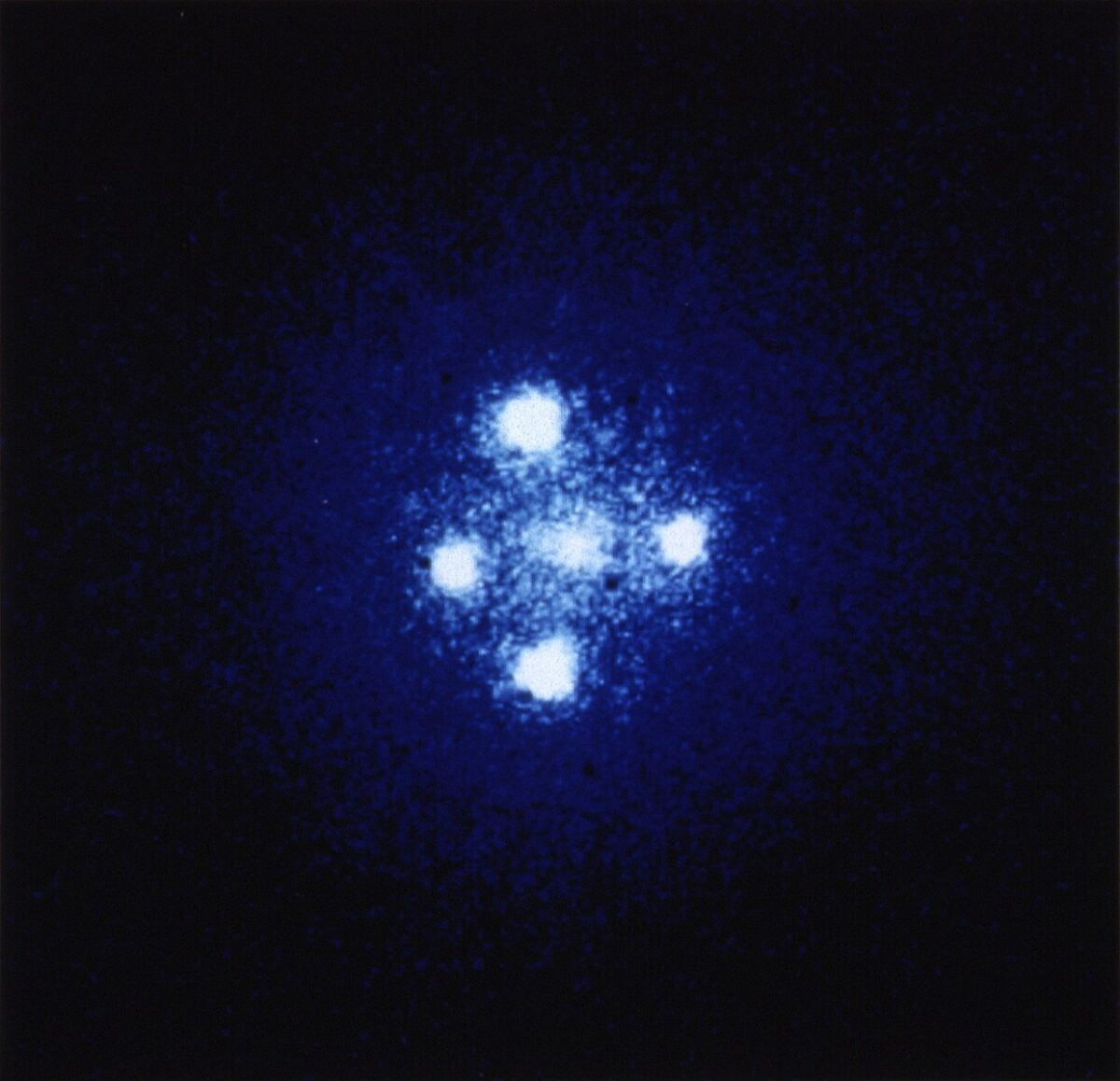 Alt Image einstein_cross_ESA-scaled.jpg